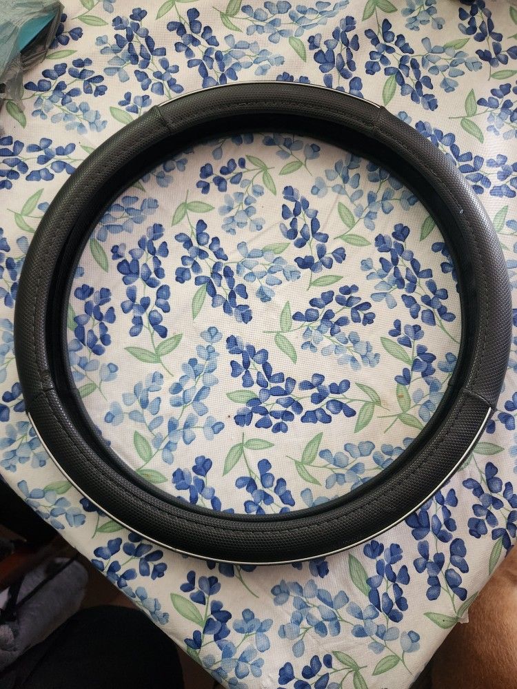 Free ! Free! Steering Wheel Cover For Large Suv Or Pick Up Truck