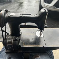 Antique Singer Sawing Machine 