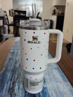 NEW Stanley The Quencher H2.0 FlowState Tumbler 40 oz (White Stars Edition)