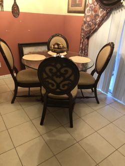 Dining room set with 4 chairs