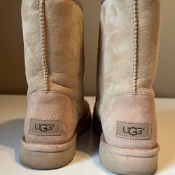 Size 7 Ugg Boots 