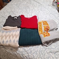 3 Sweaters  2 Are American Eagle Brand  1 Sweat Shirt And I Long Sleeve Crop Tshirt. Total For The 5 Is 8 Dollars 