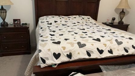 Twin size bed comforter cover.