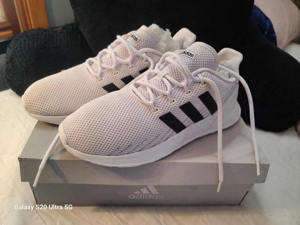 Like New Adidas Questar Flow NXT