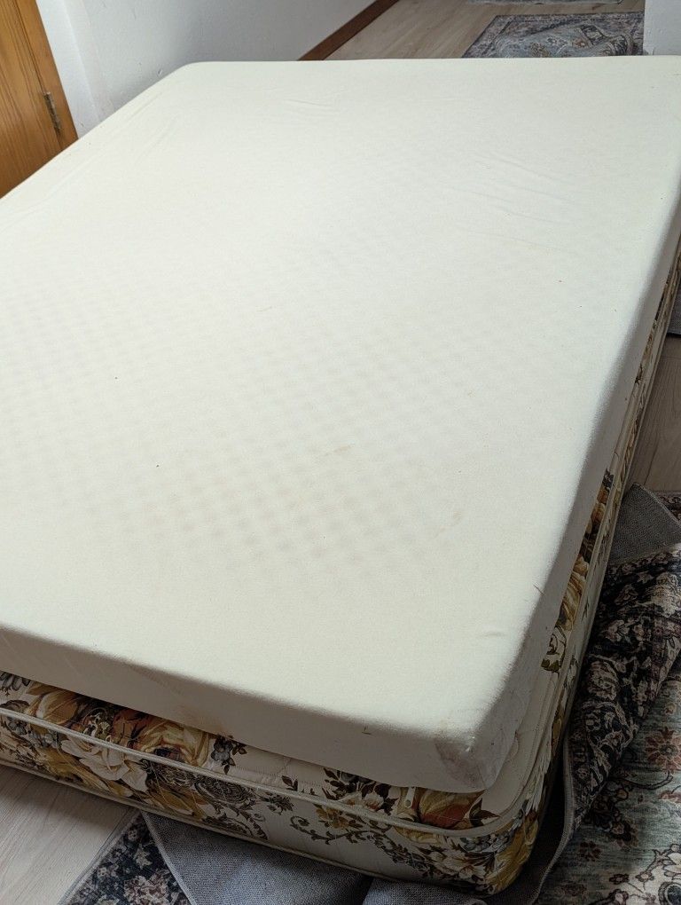 Good Condition Firm Queen Mattress And Topper 