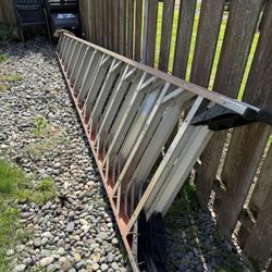 18 Fiberglass Ladder