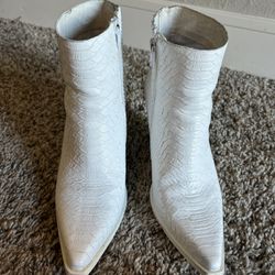 White Jeffrey Campbelll ankle booties textured zip up size 7