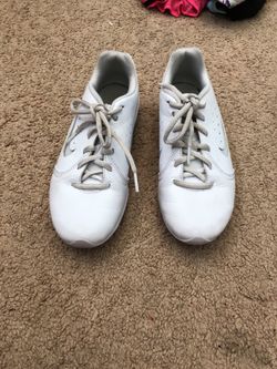 Nike size 7 cheer shoes