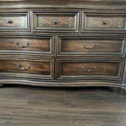 Bedroom Furniture Set