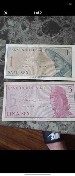 Lot of currency from around the world