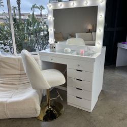 Vanity Room — Vanity Mirror Set with Desk & Dresser with Mirror WAREHOUSE SALE