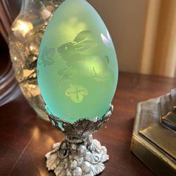 Arthur Court Glass Egg And Pewter🤷‍♀️ Stand