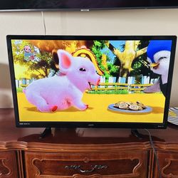 Sanyo 32" Roku Smart TV GREAT condition