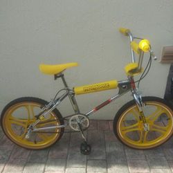 Mongoose "Stranger Things" Bmx Special Esition Bicycle