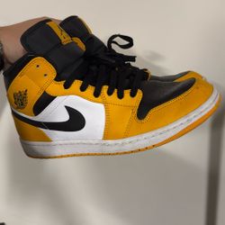 Jordan 1 Mid 