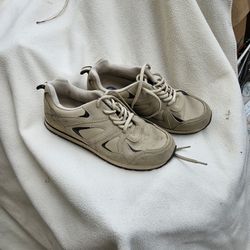 Size 8-1/2 Skechers