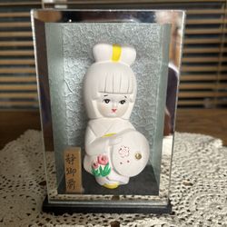 Japanese Hakata Clay Geisha Figurine Bisque in Collectible Glass Display case