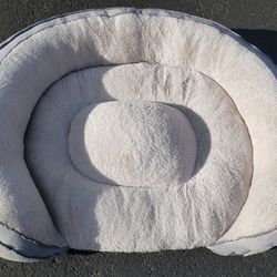 $20 DOG BED (LARGE) GREAT CONDITION!!