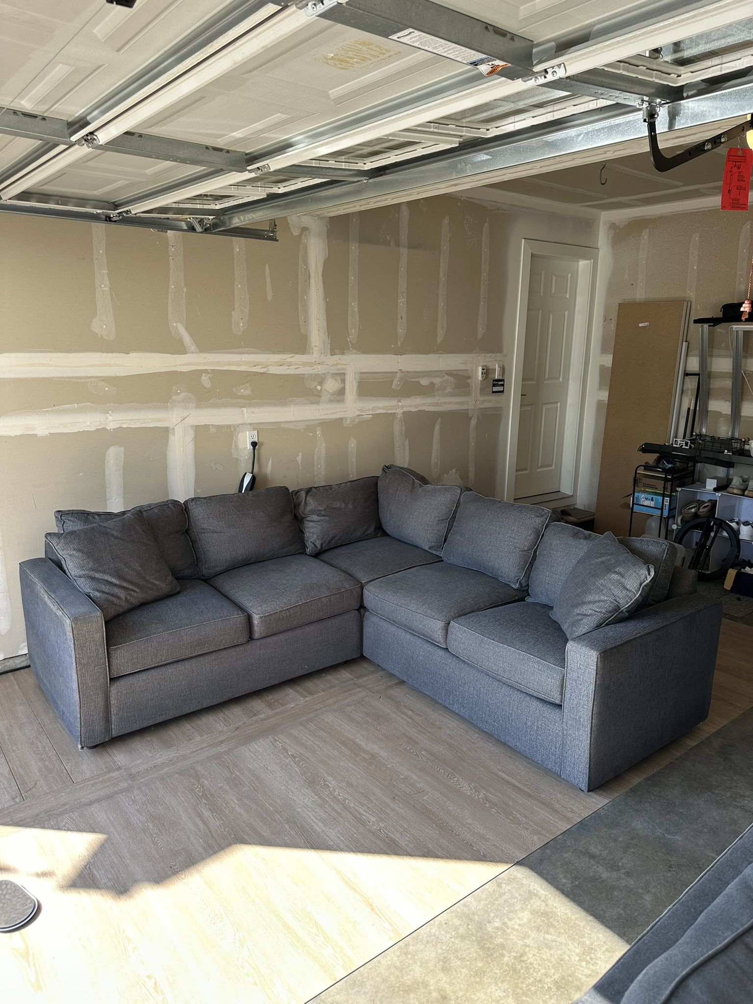 Sectional Couch Sofa (DELIVERY AVAILABLE!)