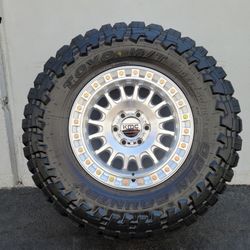 18" KMC w/ 35x12.50R18 Toyo Open Country MT tires