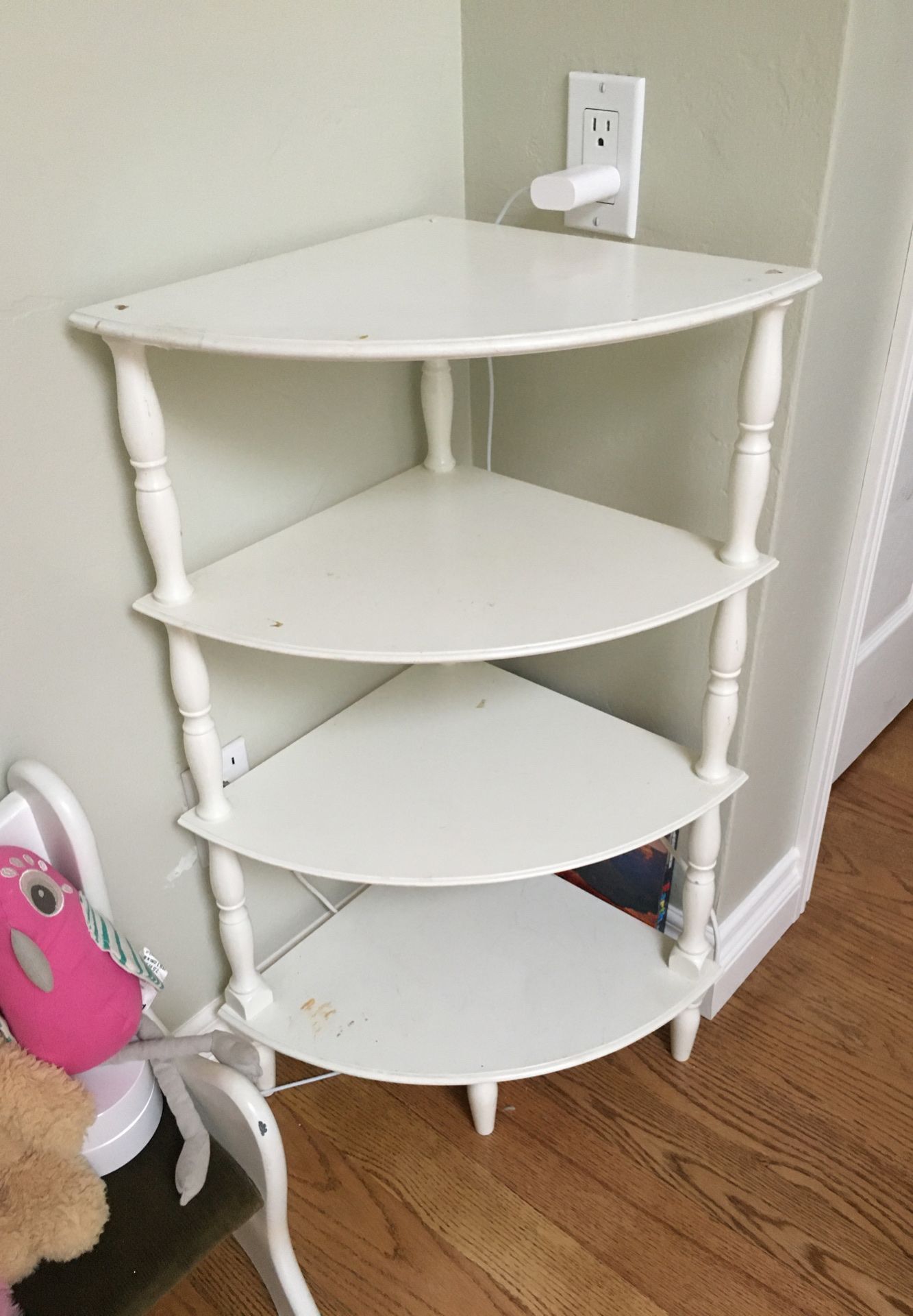 Small corner shelf / bookcase