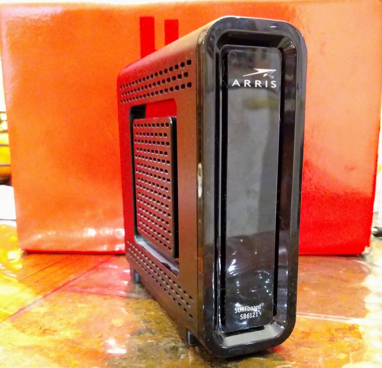 Arris Surfboard SB6121 Cable Modem / works with Comcast