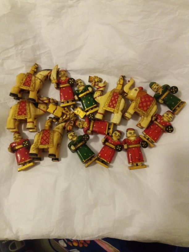 17 ANTIQUE HAND CARVED HAND PAINTED CAMEL BONE FIGURES