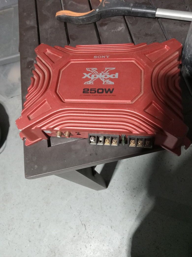 Sony XPLOD CAR AMP