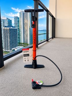 NEW Bike Floor Pump – Schwinn Cyclone 120 PSI with tags
