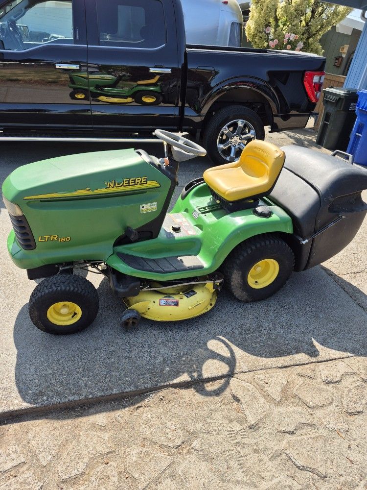 John Deere LTR 180 Riding Mower