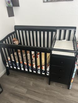 Baby crib W/ Dressers & Changing Table
