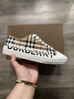 Burberry Converse