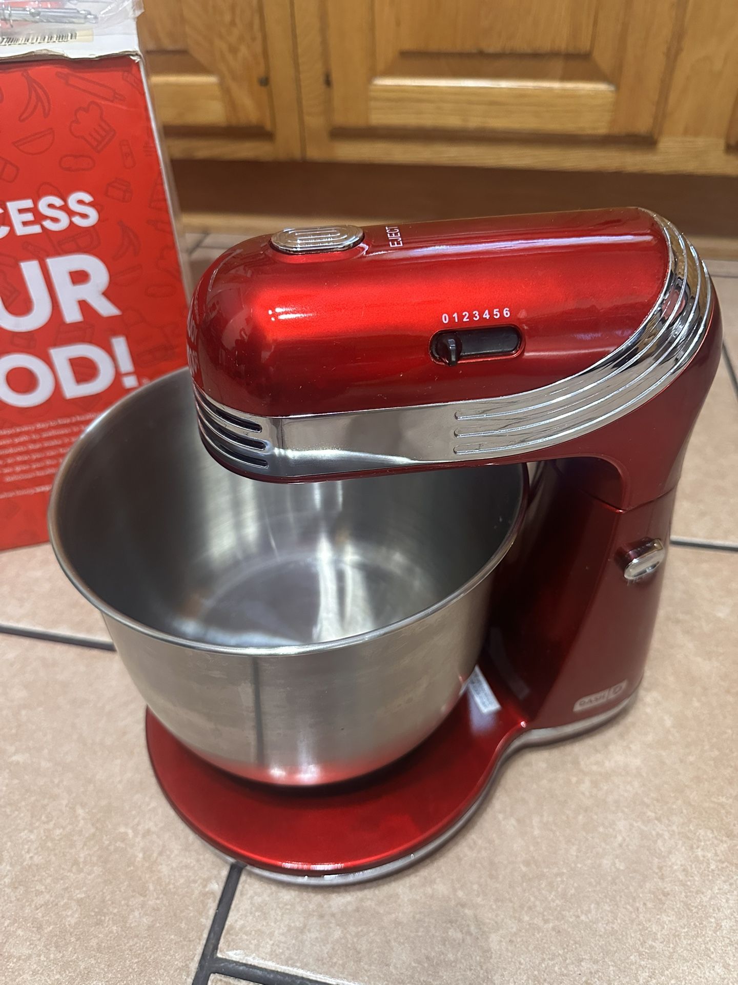 Dash Stand Mixer (Electric Mixer for Everyday Use): 6 Speed Stand Mixer with 3 qt Stainless Steel Mixing Bowl, Dough Hooks & Mixer Beaters for Dre