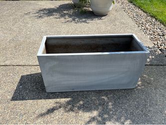 Metal planter box