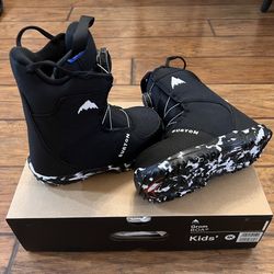 Burton Gros Snowboarding Boots. Size 1K