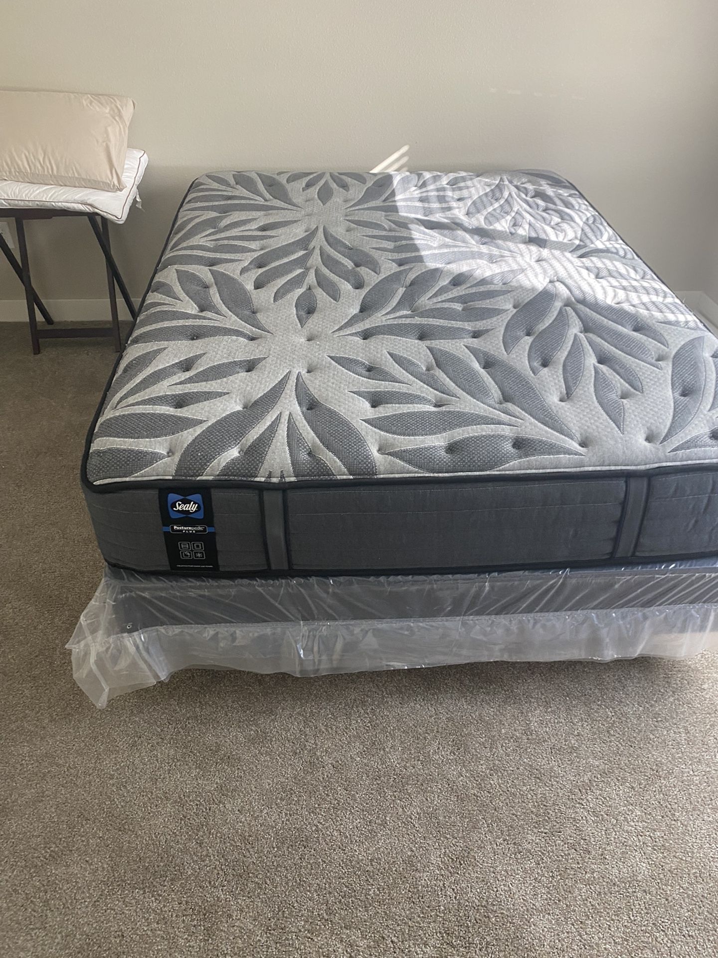 Queen- Sealy Posturepedic Plus Firm Mattress