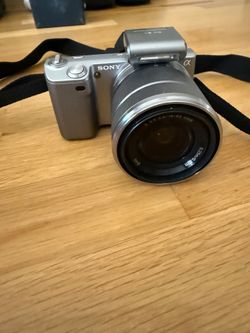 Sony NEX-5 Mirrorless Camera with 18-55mm Lens and Charger
