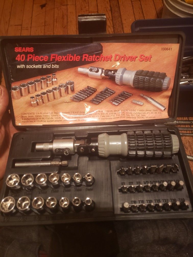 40 Piece Ratchet Driver Set