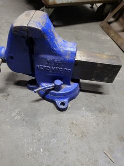 Reed MFG. CO. Erie PA. U.S.A. PAT PEND. Model 2C Bench Vise With Swivel Base Pipe Jaws Vice