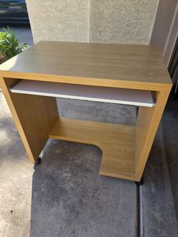 Computer desk
