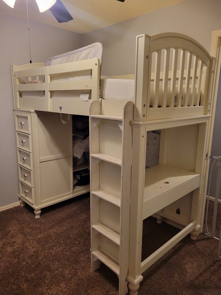 Loft Bed/ Bunk Bed