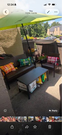 Outside patio set w umbrella