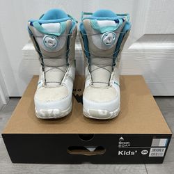 Burton Junior Grom BOA Snowboard Boots – Size 3K