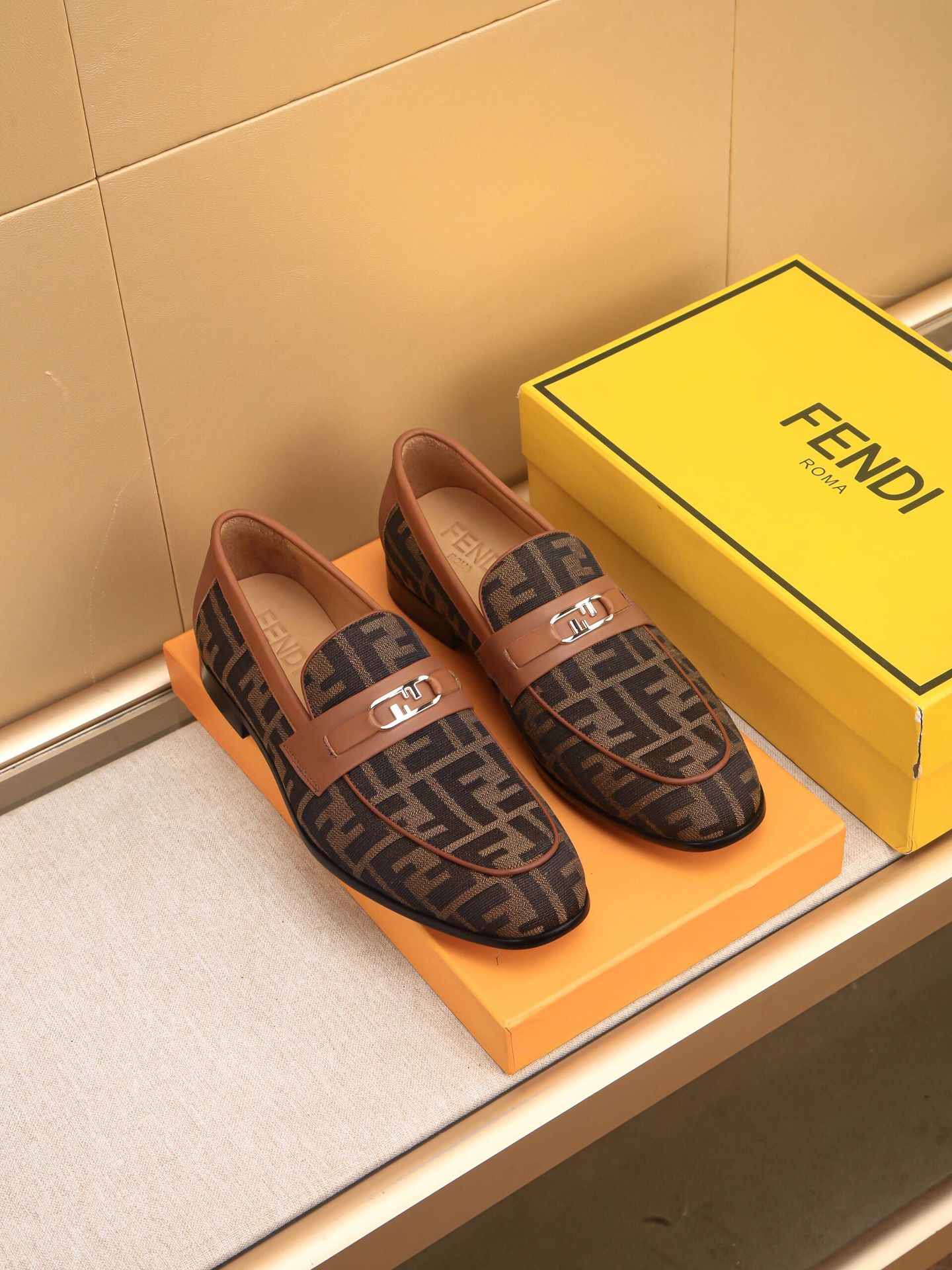 Fendi Men’s Leather Shoes With Box 2025 New 