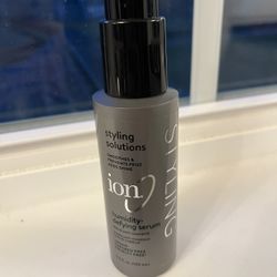 Styling Solutions by ion Humidity Defying Serum