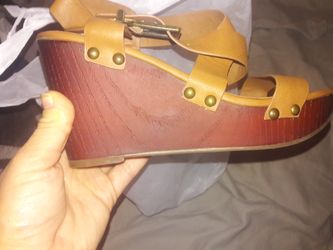 Lucky brand wedges new