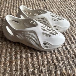 Adidas Yeezy RNNR Ararat