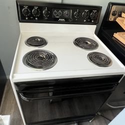 Frigidaire 30” Electric Range – Self-Cleaning Oven, Coil Burners, Fully Functional