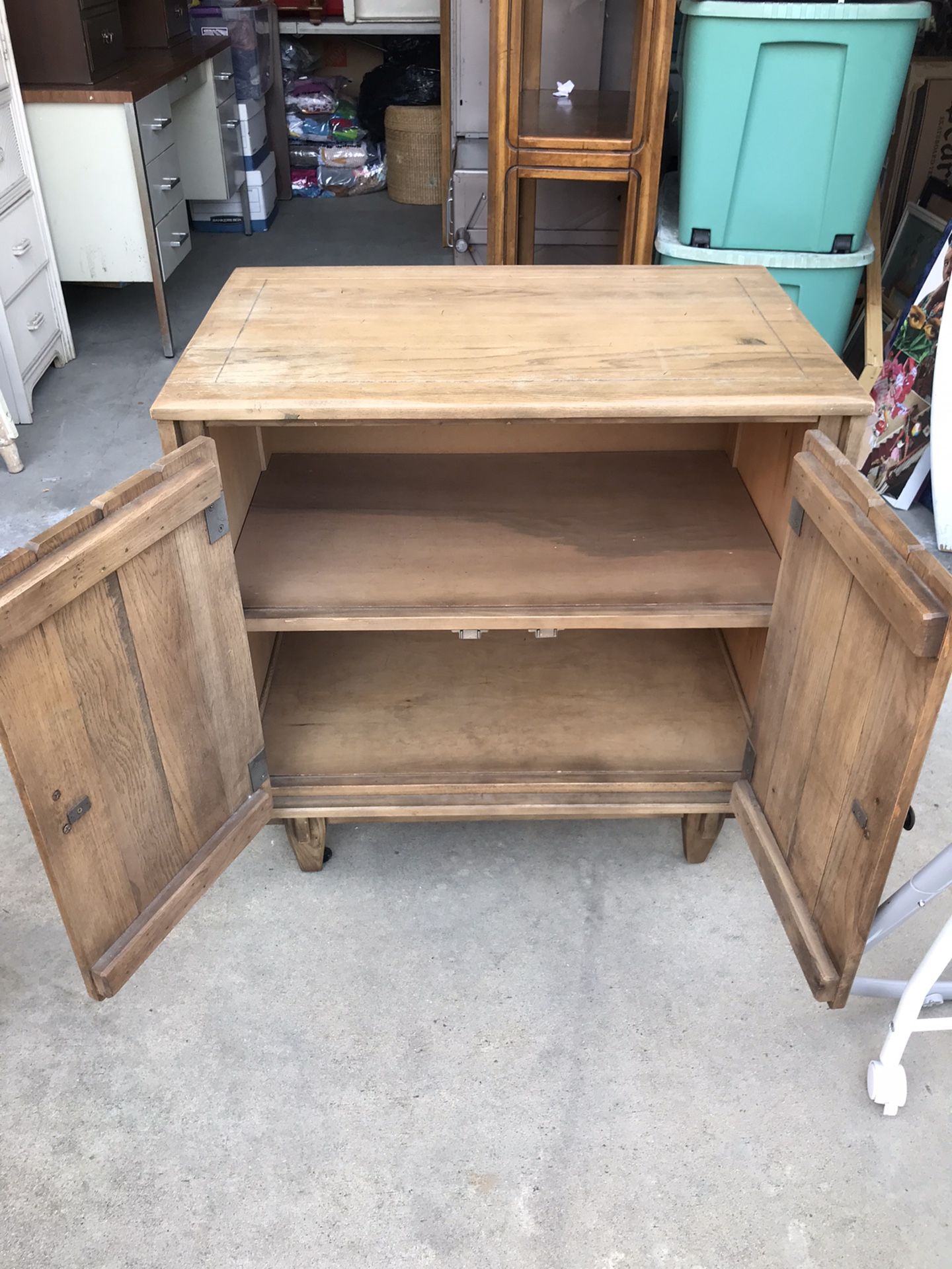 HIGH QUALITY VINTAGE WILLIAMS FURNITURE CORP SOLID WOOD CUPBOARD OR DRESSER
