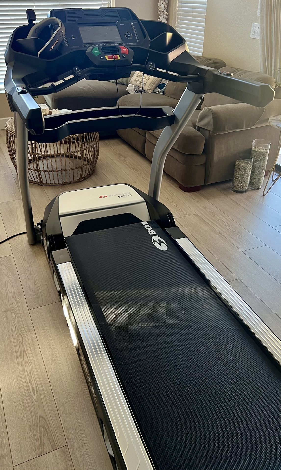 Bowflex Treadmill BXT216 5 Years Old - 1 meticulous owner. Great Condition, regularly maintained 22" x 60" running platform Has an extension cord for